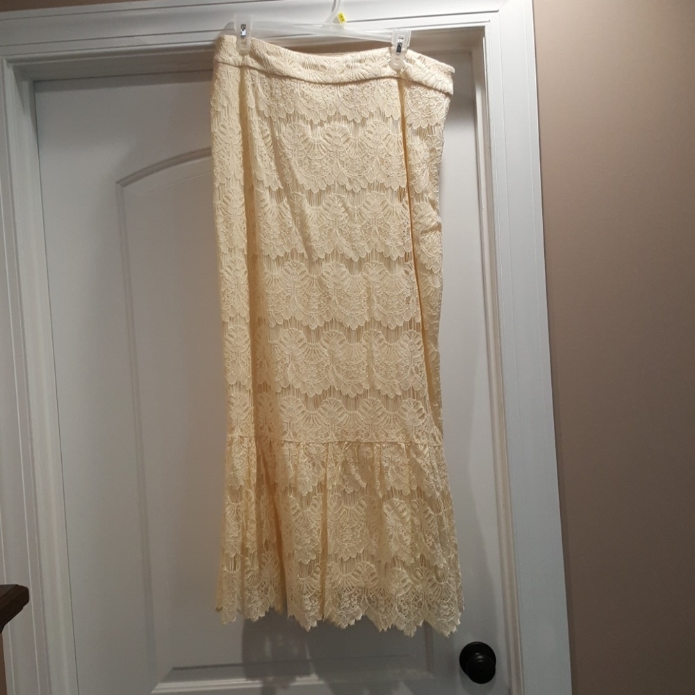 Like new! Cream Lace skirt